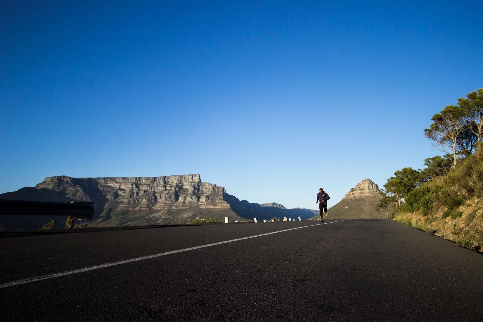 Runner on a road with mountains in the background, a typical setting for altitude training