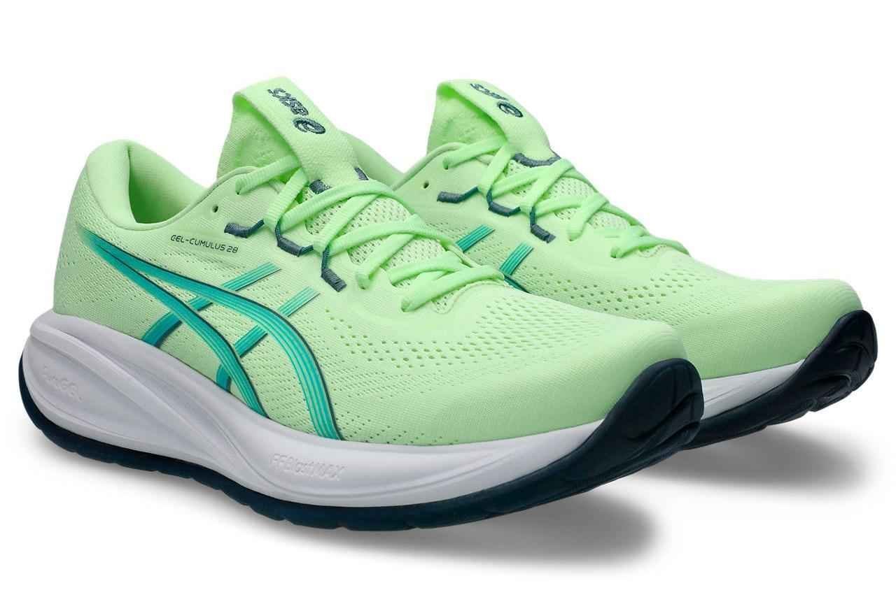 ASICS Gel-Cumulus 28 in three-quarter view