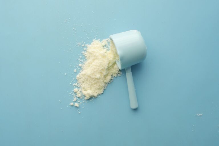 Scoop of creatine powder, a supplement for runners