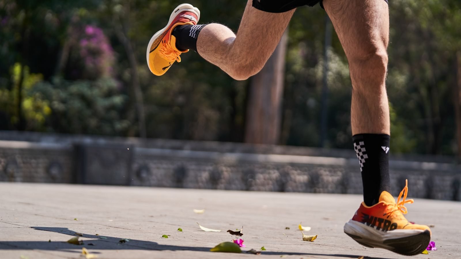 Legs of a runner accelerating during a pace change in a fartlek training session