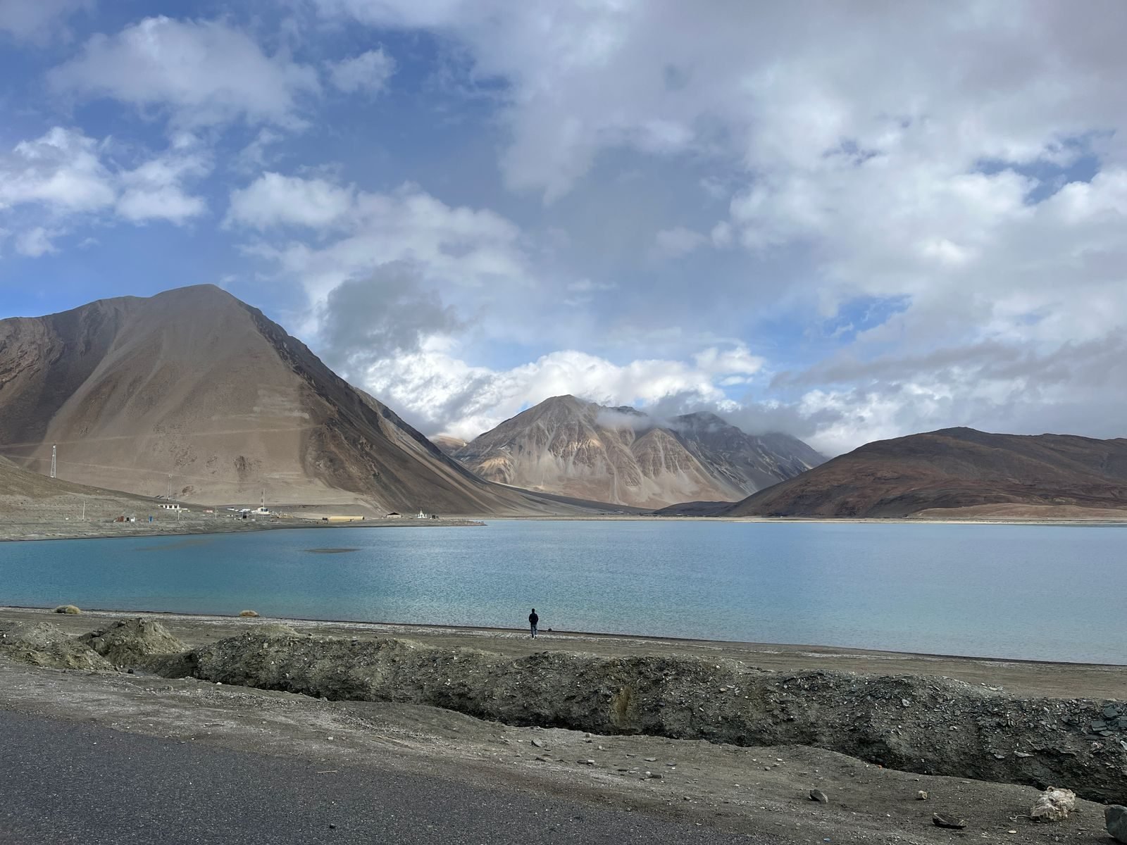 Lake surrounded by mountains at high altitude, where the air has less oxygen for altitude training