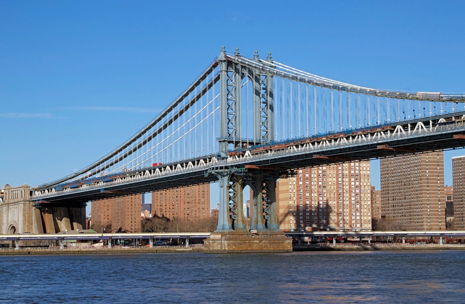 Manhattan Bridge over the East River, in the city of the New York City Marathon