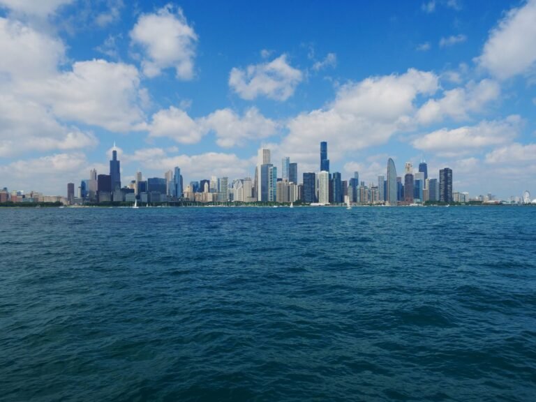 Rascacielos de Chicago junto al lago Míchigan, ciudad del Maratón de Chicago 2026