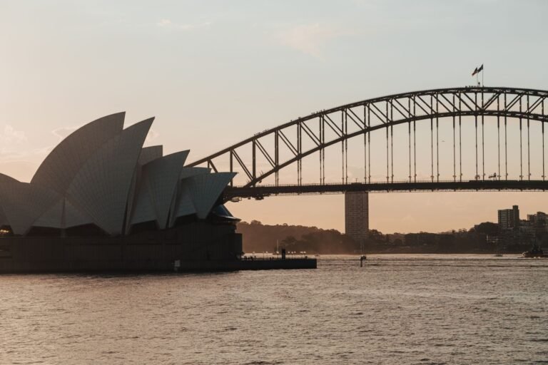 Ópera y puente de la bahía de Sídney al atardecer, el escenario del Maratón de Sídney