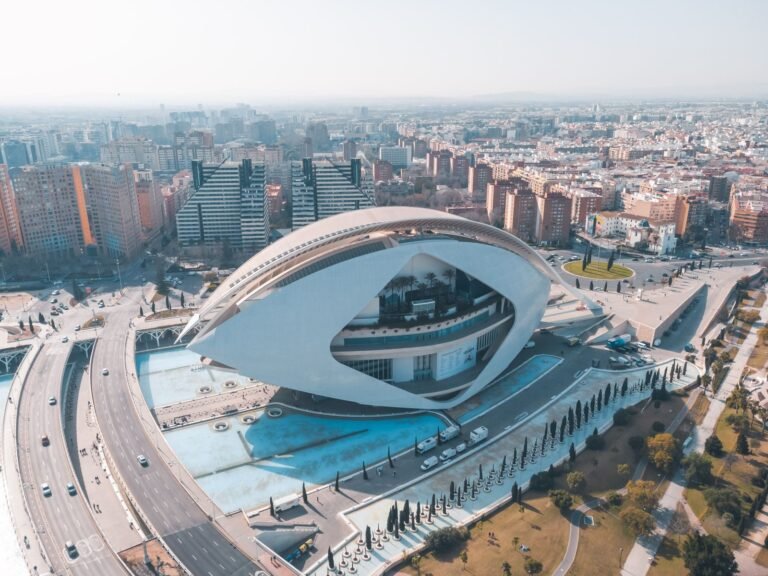 Vista aérea del Palau de les Arts en Valencia, ciudad del Medio Maratón Valencia 2026