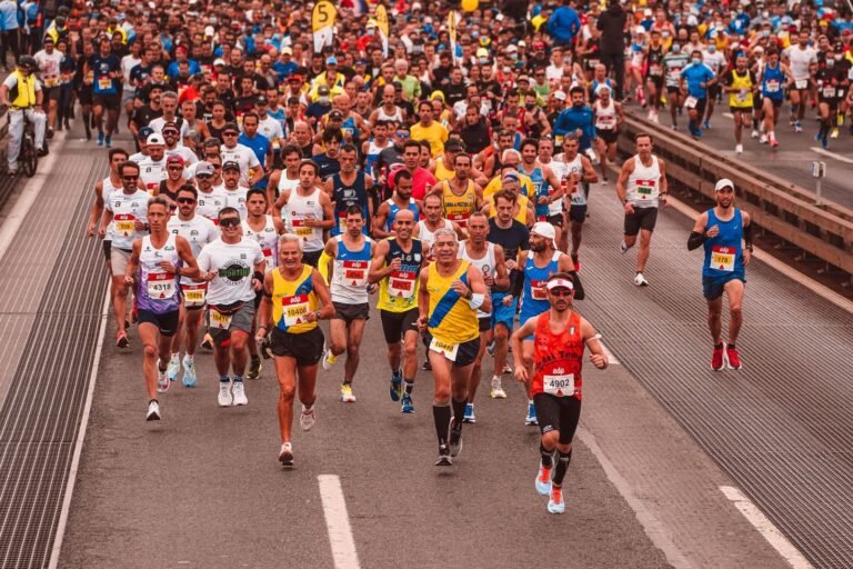 Pelotón numeroso en una media maratón por carretera, imagen ilustrativa de la Mitja Marató de Granollers 2027