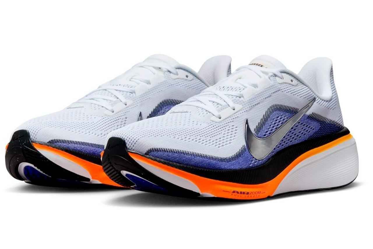 Nike Pegasus 42 midsole in three-quarter view