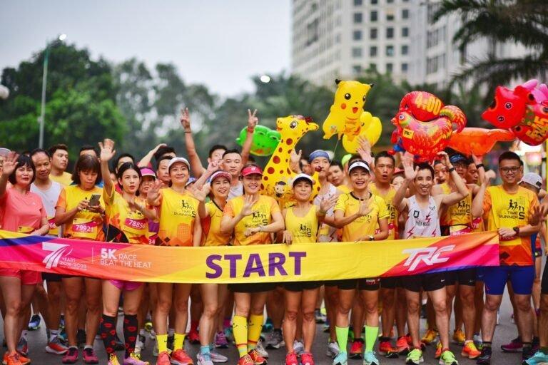 Corredores en la línea de salida de una carrera de 5K