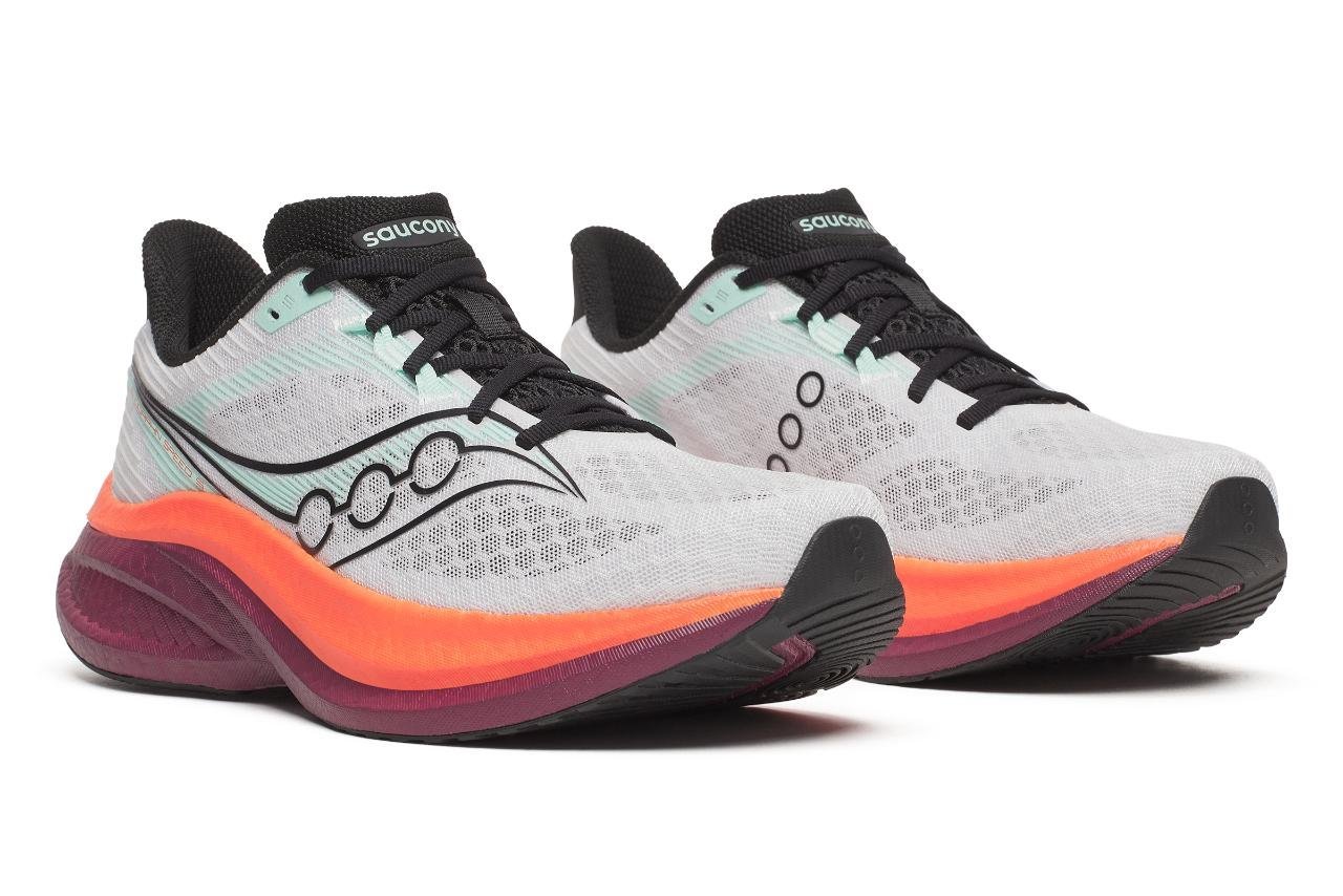 Saucony Endorphin Speed 5 vista en tres cuartos