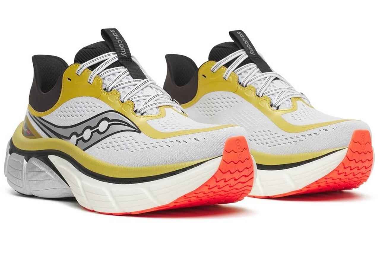Pair of Saucony Paramount Max in three-quarter view