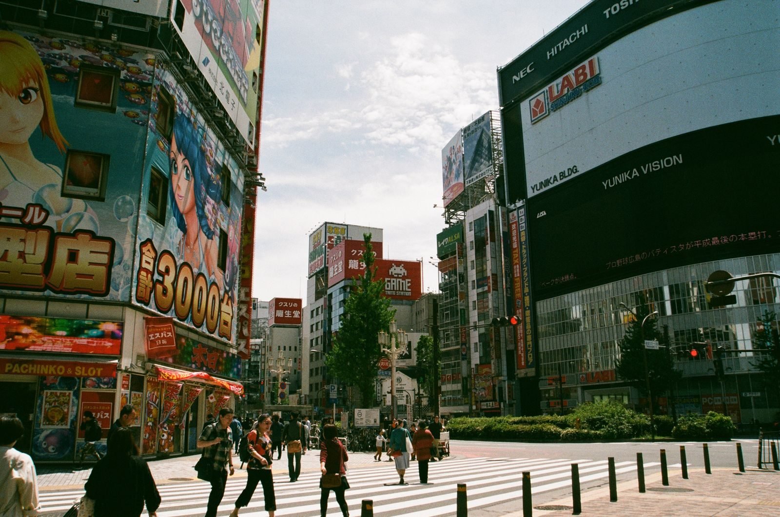 Calle del barrio de Shinjuku en Tokio
