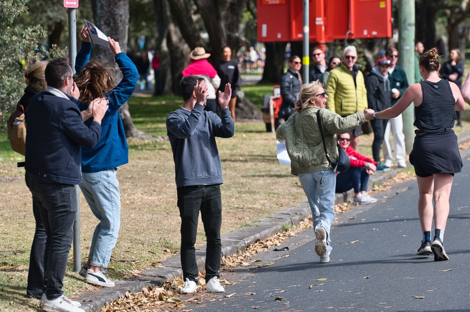 Crowd cheering runners at a race in Sydney, city of the Sydney Marathon