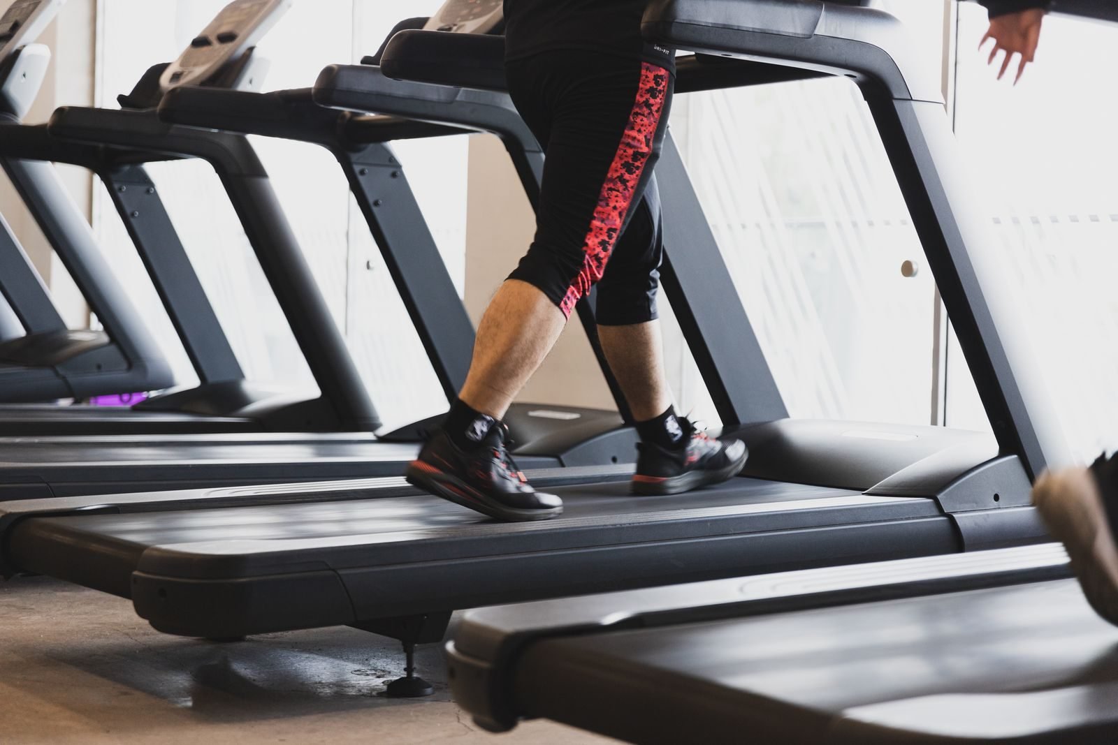 Person on a gym treadmill, where pace and speed are shown in km/h