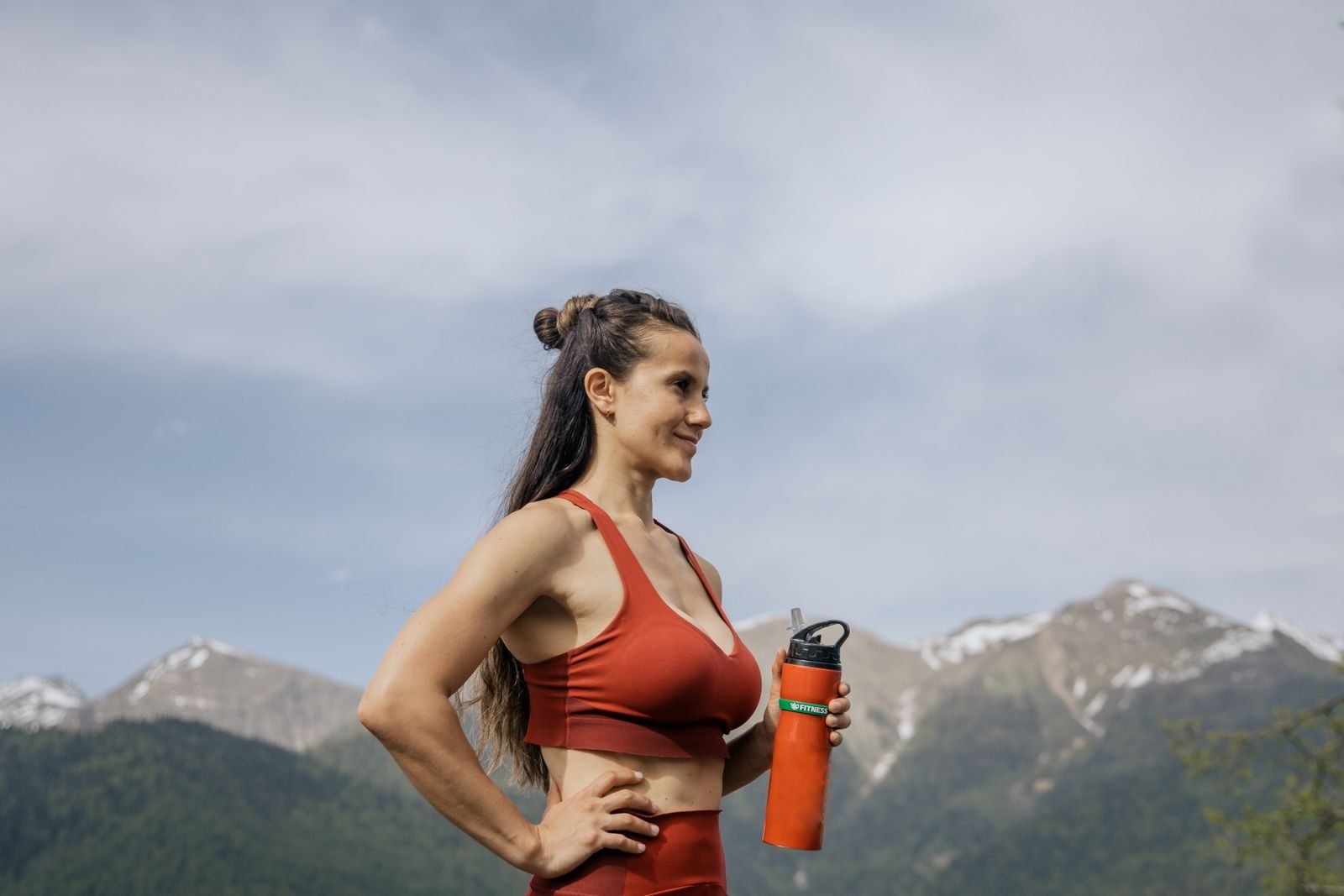 Runner holding a water bottle in the mountains