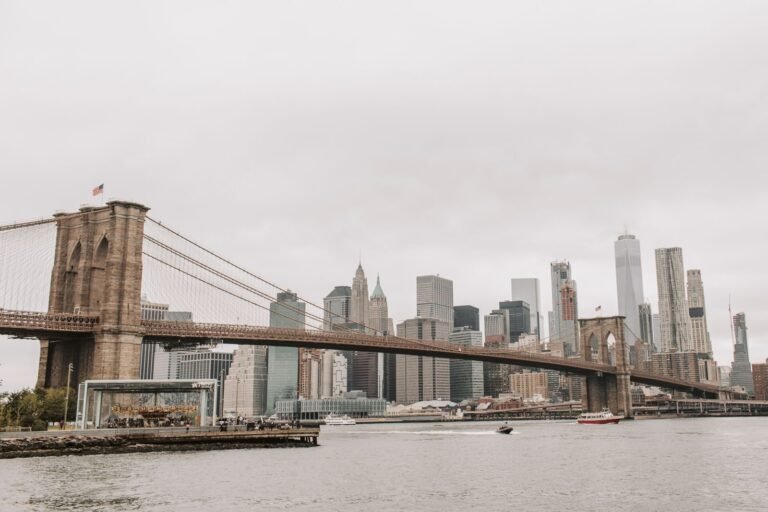 Puente de Brooklyn con el skyline de Nueva York, ciudad de una de las World Marathon Majors
